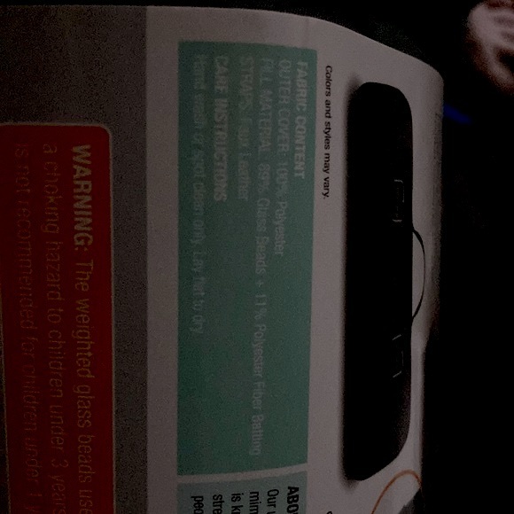 🆕WEIGHTED BLANKET IS 40X50” AND WEIGHS 5 POUNDS. HAS A DETACHABLE TOTE HANDLE - Picture 6 of 6